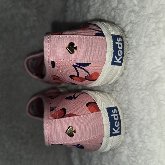 Kate Spade Keds Collab sz7 Pink Bright Red Cherry Sneakers Metal - Picture 3 of 8